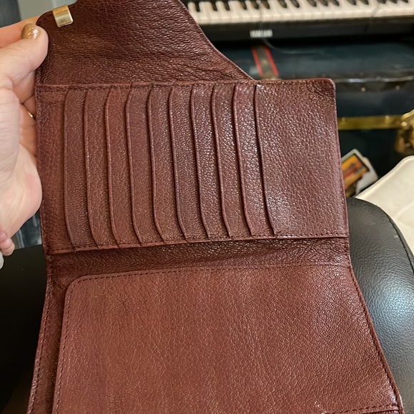 Gorgeous burgundy leather wallet - Picture 2 of 5